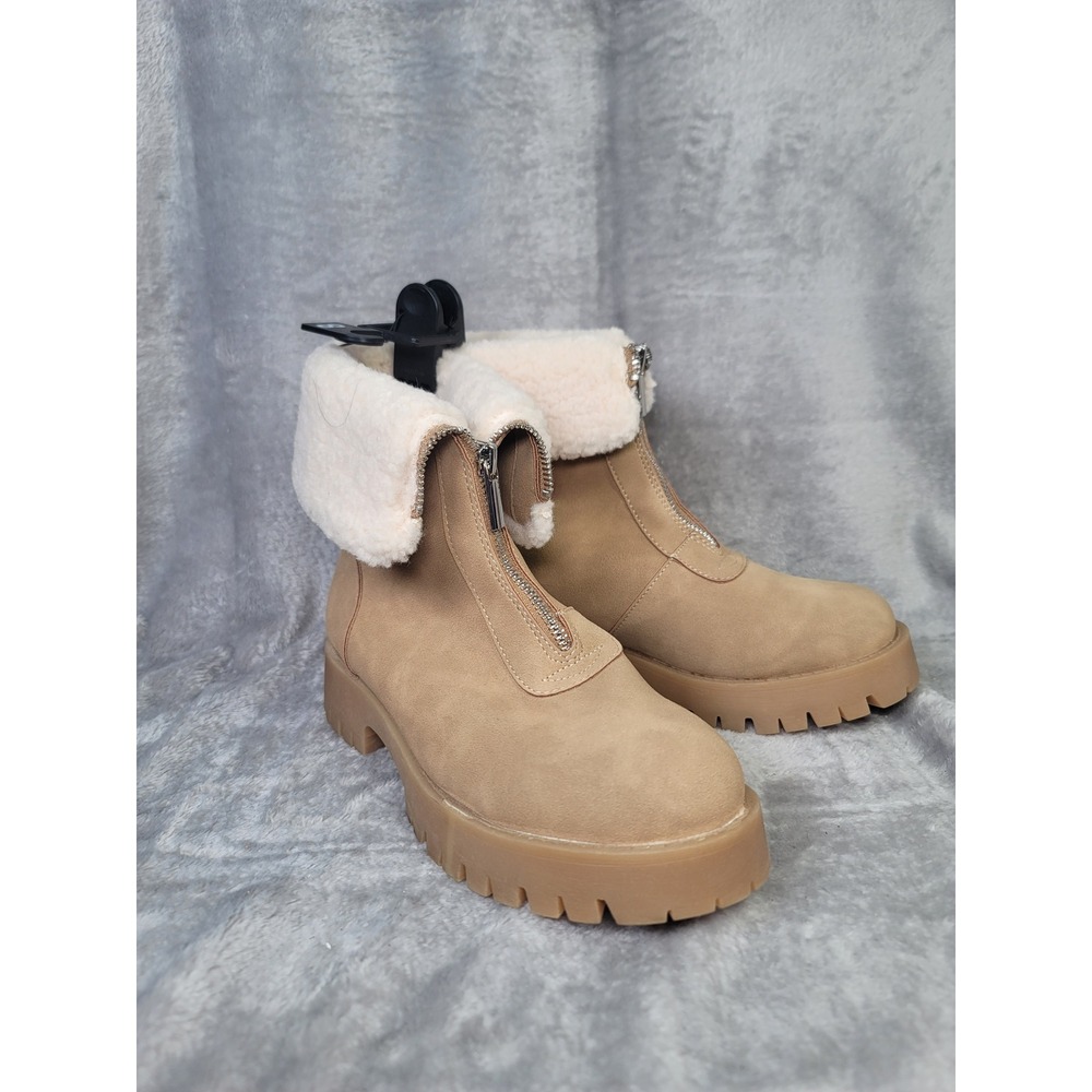 Rugged Cabincore Tan Lug Sole Ankle Boots Apres Ski Lodge Mountaincore Size 8